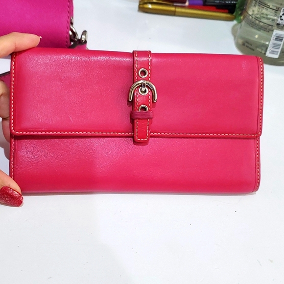Coach Handbags - COACH VINTAGE HAMPTON PINK WALLET💕💕